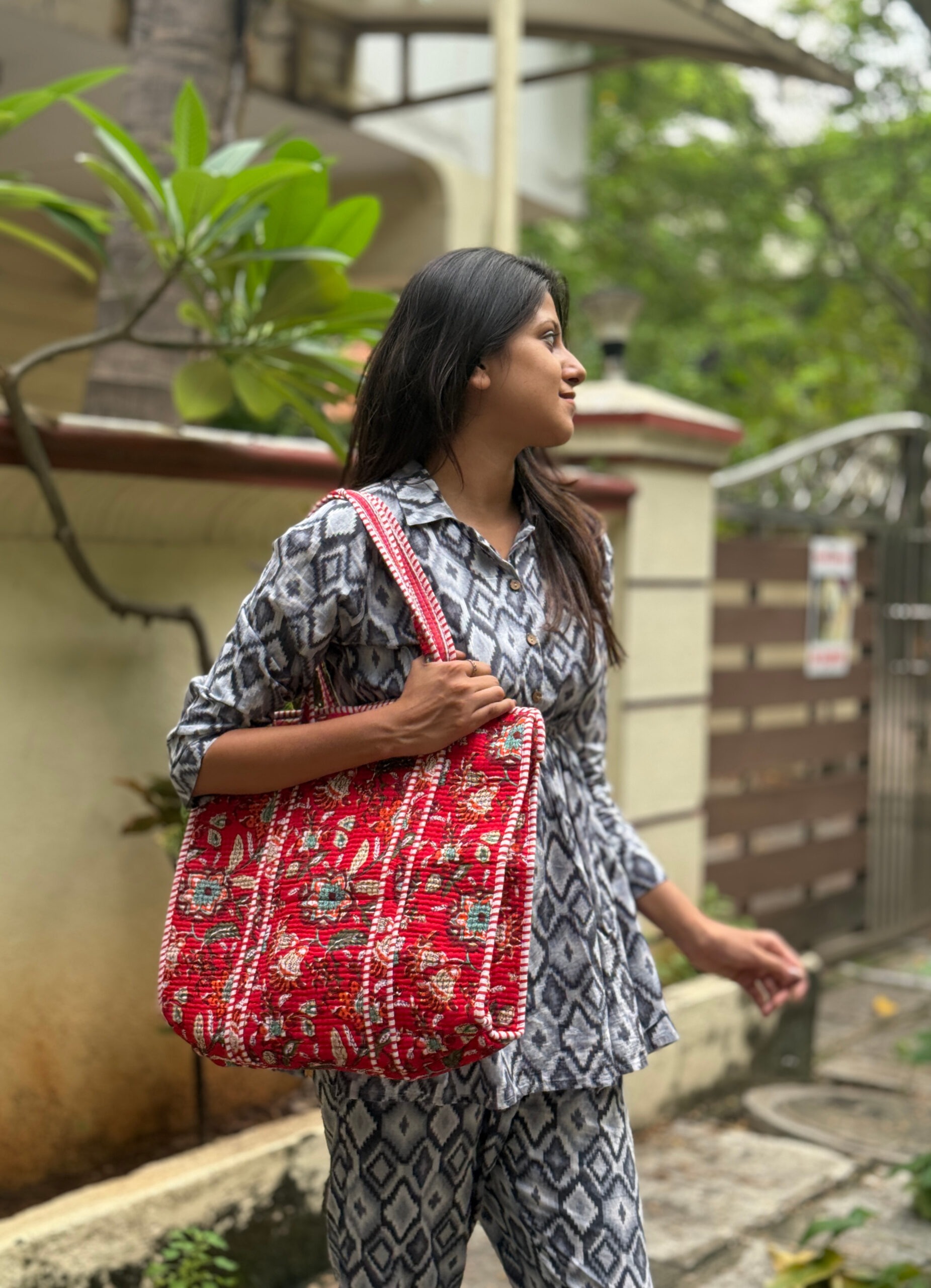 36c70248-8753-4ee8-a8e0-e706b26be150 Red quilted cotton tote bag