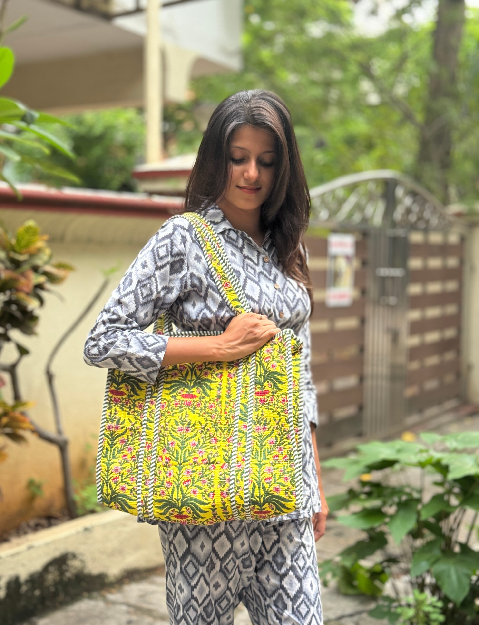 e84e7b46-e3ca-458a-bd8e-a30469d37b99 Yellow quilted cotton tote bag